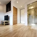 Les Marc - 5 Dans Le Vieil Apartamento *