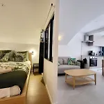 Les Marc - 5 Dans Le Vieil Apartamento *
