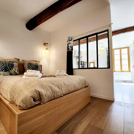 Les Marc - 5 Dans Le Vieil Antibes