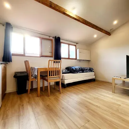 Les Marc - 5 Dans Le Vieil Apartmán