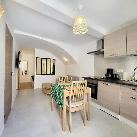 Les Marc - 5 Dans Le Vieil Apartmán