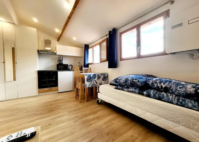 Les Marc - 5 Dans Le Vieil Apartamento