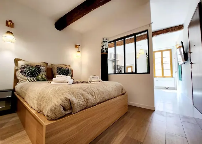 Les Marc - 5 Dans Le Vieil Antibes