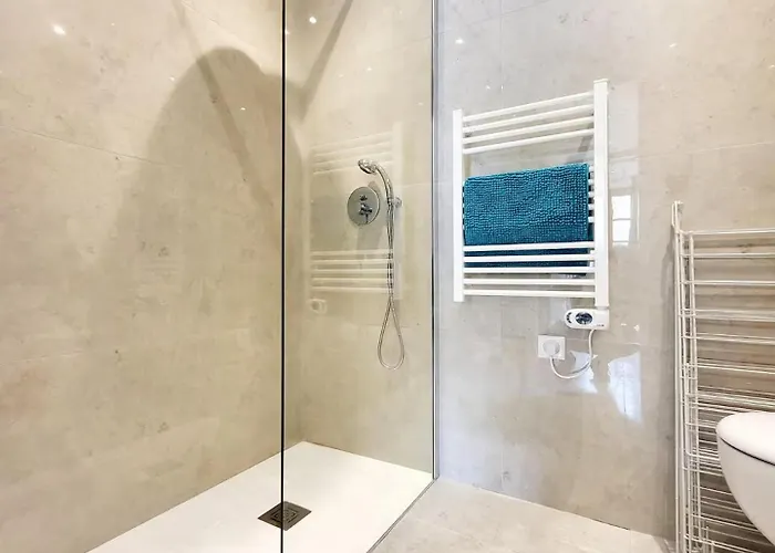 Les Marc - 5 Dans Le Vieil Antibes