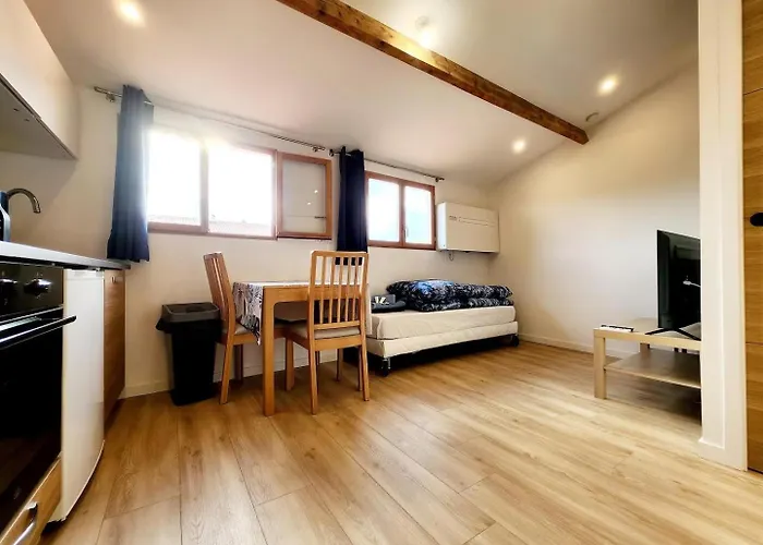 Les Marc - 5 Dans Le Vieil Apartamento