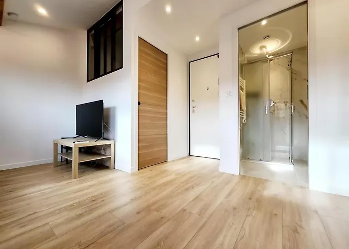 Les Marc - 5 Dans Le Vieil Apartmán *