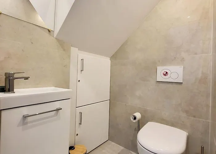 Les Marc - 5 Dans Le Vieil Apartmán *