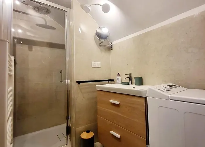 Les Marc - 5 Dans Le Vieil Apartmán Antibes