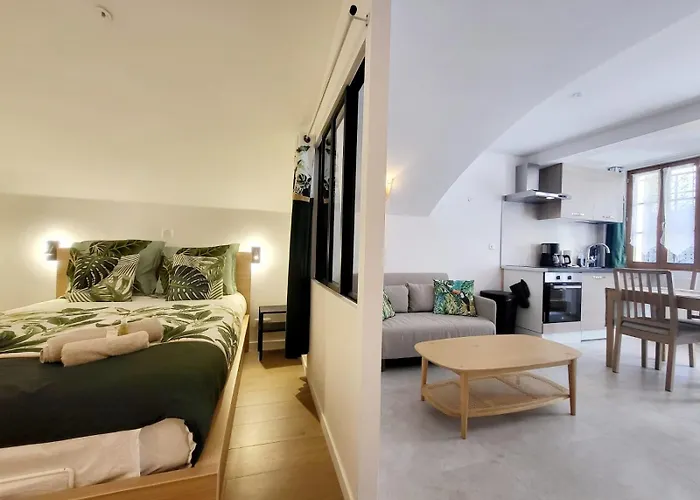 Les Marc - 5 Dans Le Vieil Apartmán *